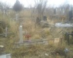 Соцсети: в Ростове на Северном кладбище вандалы разгромили несколько могил