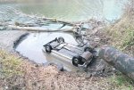 В Белой Калитве автомобиль искупался в реке