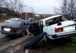 В г. Шахты столкнулись BMW-525 и ВАЗ-21053, пострадал водитель