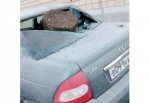 Стекло «Приоры» разбили огромным камнем в г. Каменске-Шахтинском