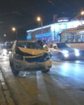 Renault и трамвай столкнулись лоб в лоб на углу Театрального и Горького