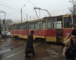 В центре Ростова трамвай сошел с рельсов
