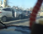 Из-за наледи на улице Шеболдаева столкнулись две легковушки