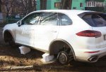 «Разули» Porsche Cayenne в Ростове, жители области злорадствуют