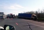 Столкнулись MAN, Hyundai и мотоцикл на трассе М-4 в Ростовской области