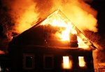 В городе Шахты загорелся дом, спасен человек