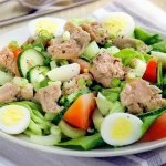 Салат из печени трески с овощами