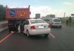 Volkswagen Jetta врезалась в грузовик DAF, стоявший на обочине трассы М-4, погибла женщина