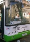 Водитель автобуса стал причиной падения пассажиров и травмирования ребенка