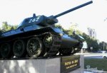 Установили реальный танк Т-34 на постамент в Ростове