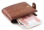 Девушка из г. Шахты украла у старушки в магазине 5000 рублей