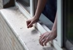 19-летний студент выпал из окна общежития колледжа в Ростовской области