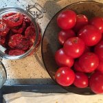 Вяленые помидоры в духовке с чесноком и тимьяном