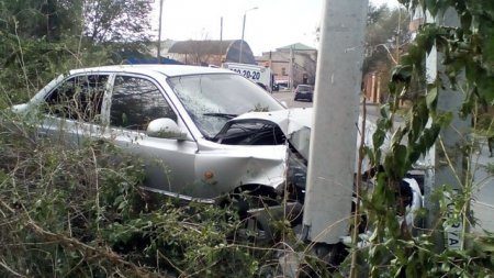 Бросил разбитый Hyundai Accent в Ростове Угонщик, врезавщись в столб 