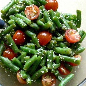 Теплый салат из зеленой фасоли