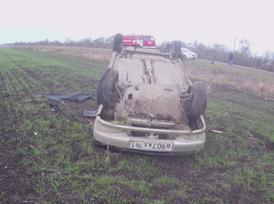 В Ростовской области опрокинулась легковушка, пострадал один человек