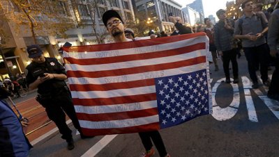 СМИ узнали, кто финансирует протесты против Трампа в США