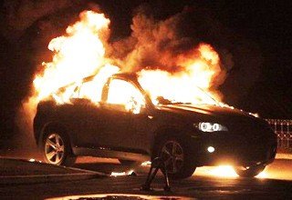 Сгорел BMW X5 в гараже в городе Гуково