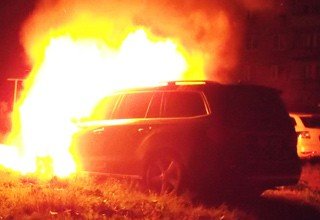 Водитель спалил внедорожник сотрудника ДПС в качестве мести