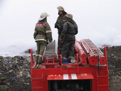 Пожарные потушили ангар в Новочеркасске: погибших и пострадавших нет
