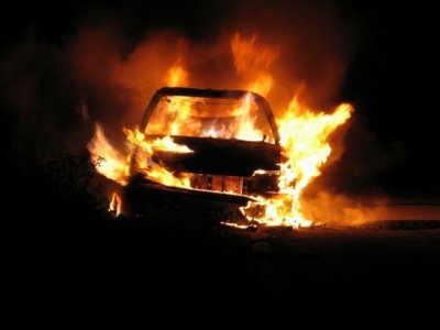Из-за ссоры с соседом ростовчанин пытался сжечь его автомобиль
