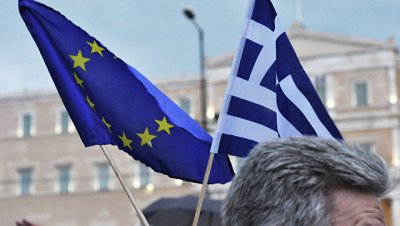 Олланд поддержал решение ослабить долг Греции