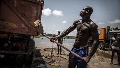 В ДР Конго при обвале шахты погибли не менее 20 человек