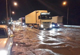 На участке трассы М-4 в Ростовской области закрыли движение для грузовиков