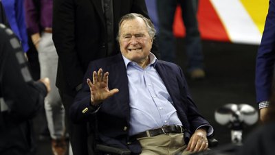 Джорджа Буша-старшего перевели из реанимации в обычную палату
