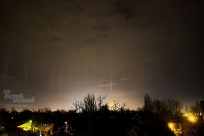 Ростовчан поразили световые столбы в небе