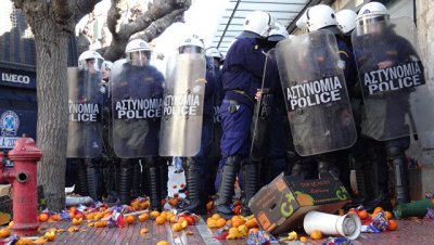 Греческие фермеры продолжают акции протеста по всей стране