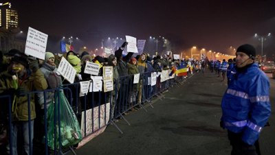 Премьер Румынии обещает отменить решение об амнистии на фоне протестов