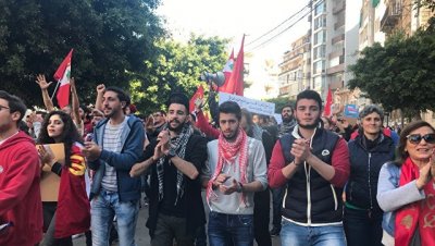 В Бейруте тысячи коммунистов вышли на демонстрацию