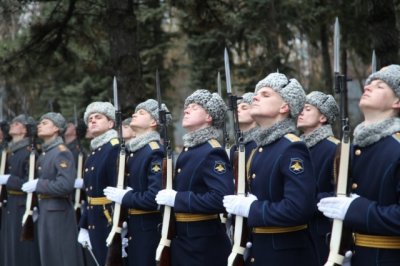 В Ростове возложили венки к мемориалу «Павшим воинам»