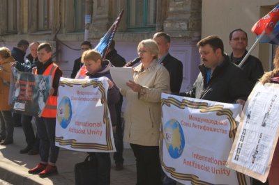 Сегодня жители Дона собрались на пикет у здания генерального консульства Украины