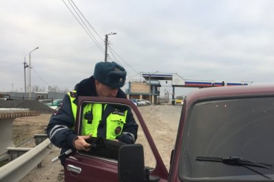 Полицейские заставили избавиться ростовских водителей от тонировки на машинах