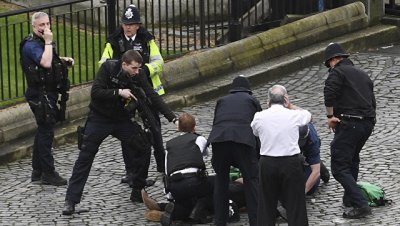Двенадцать человек тяжело ранены при теракте в Лондоне