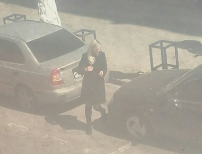 В Ростове блондинка скрылась с места после ДТП на парковке