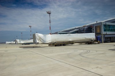 Телескопические трапы доставили в аэропорт Платов