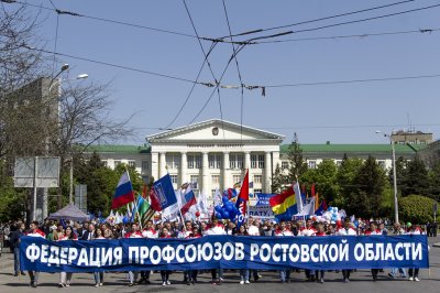 Многотысячное майское шествие в Ростове: фоторепортаж