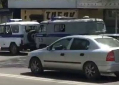 Полиция не пускает людей к остановке на Оганова в Ростове