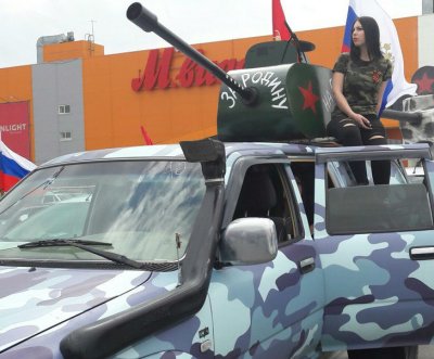 Ко Дню Победы ростовчане нарядили автомобили в танки