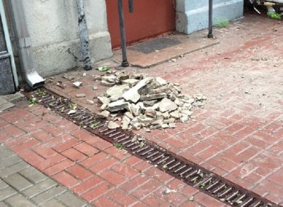Кусок бетона упал с ростовской высотки на Пушкинской