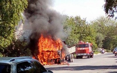 В Ростове на Щаденко спасатели потушили грузовик