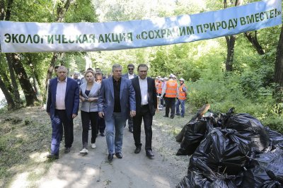 Донской губернатор взялся за очистку реки Темерник от мусора и сточных вод