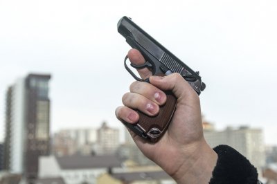 Покупатель после ссоры с продавцом открыл стрельбу в ростовском магазине