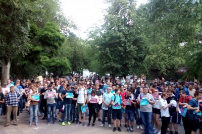 Соратники Навального требуют ответов на митинге в Ростове