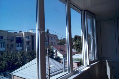 Выбираем балкон: стеклянный, цветной или раздвижной