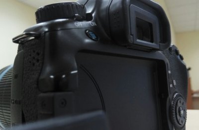 Донские чиновники потратят на покупку двух фотоаппаратов почти миллион рублей