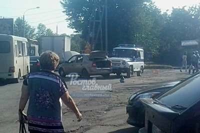 Полицейский автомобиль стал участником ДТП в Ростове